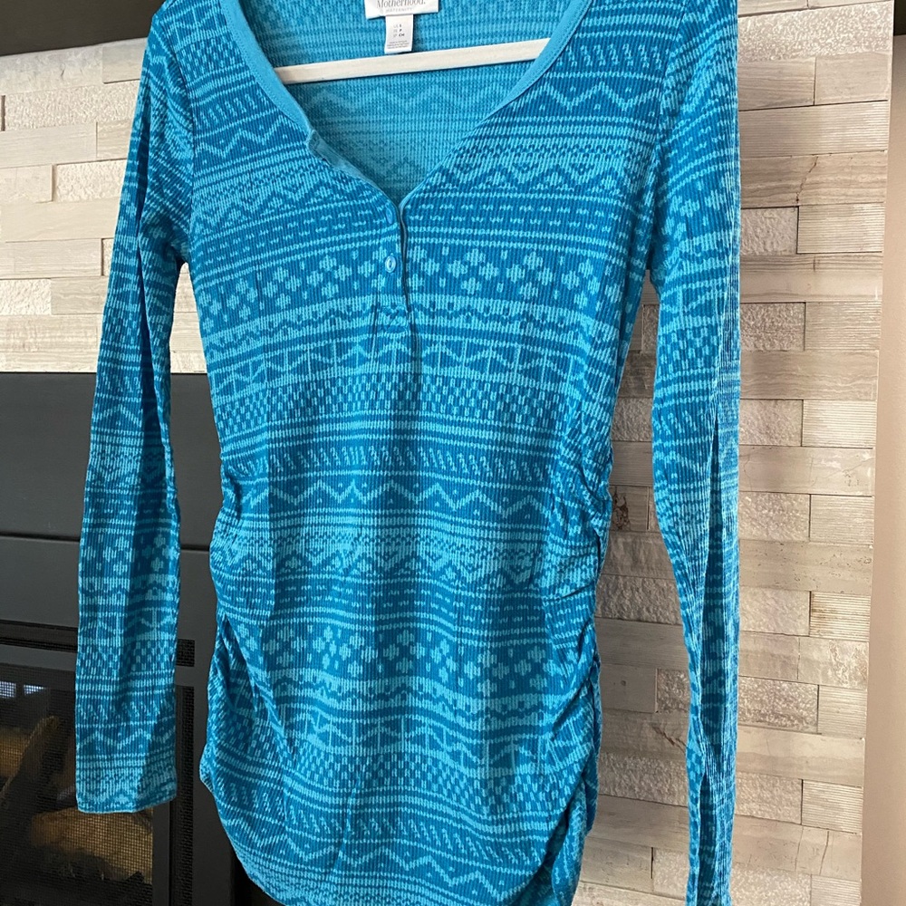 Motherhood Maternity long-sleeve thermal shirt with wintery snowflake design